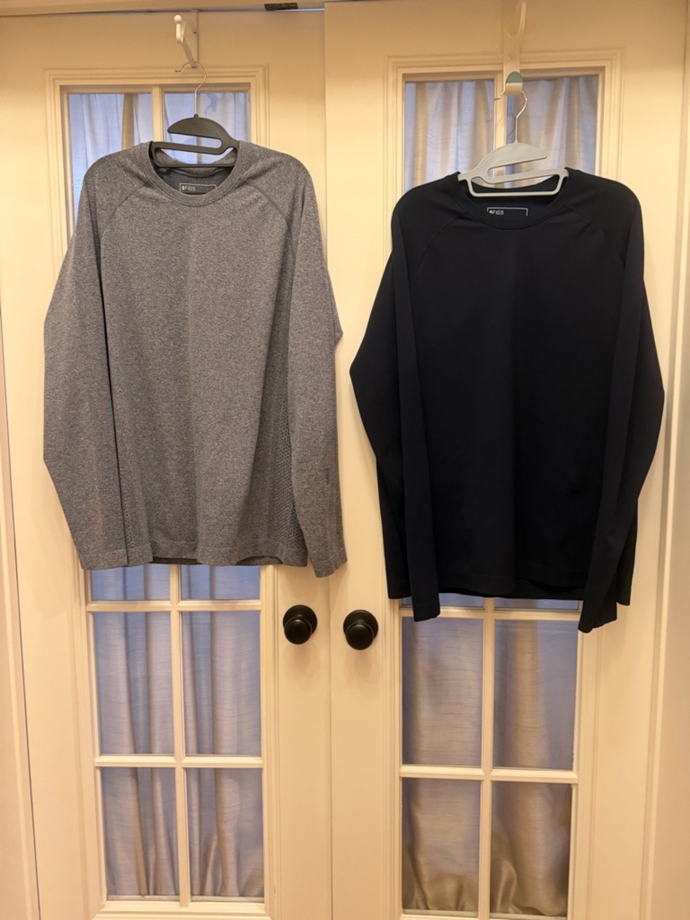 2 XL Men’s Figs Underscrub Shirts Grey & Black EUC